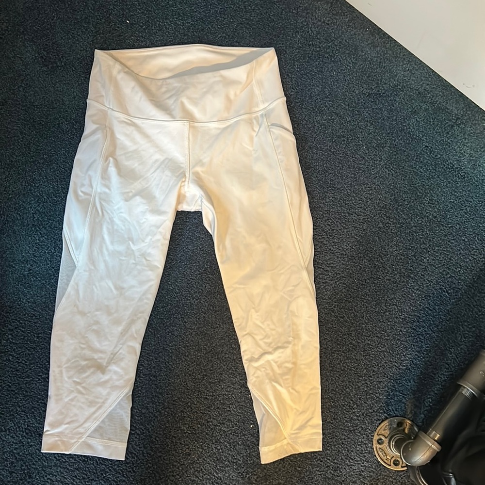 Lululemon cropped leggings with mesh, white, size 6.  Perfect condition
